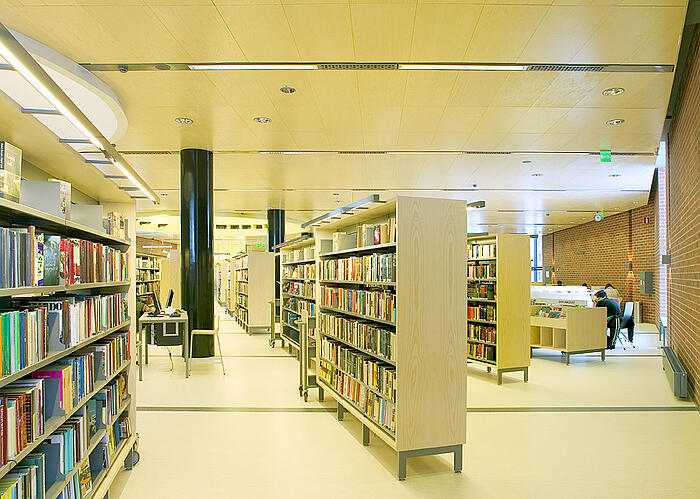 Lohja main libraryäs ceiling panels made by Puucomp