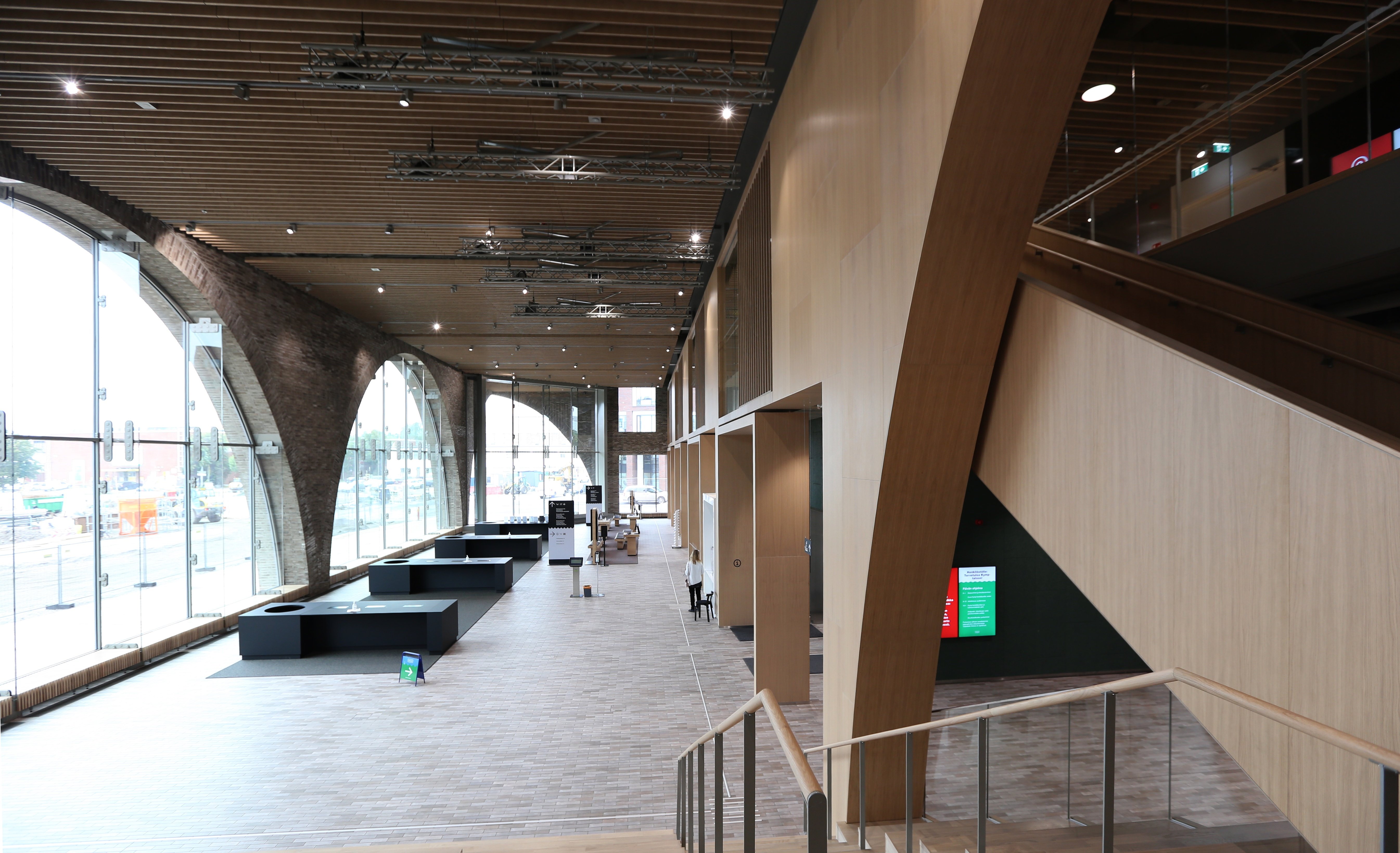 kaupunkiympäristötalo-aula-verhoukset