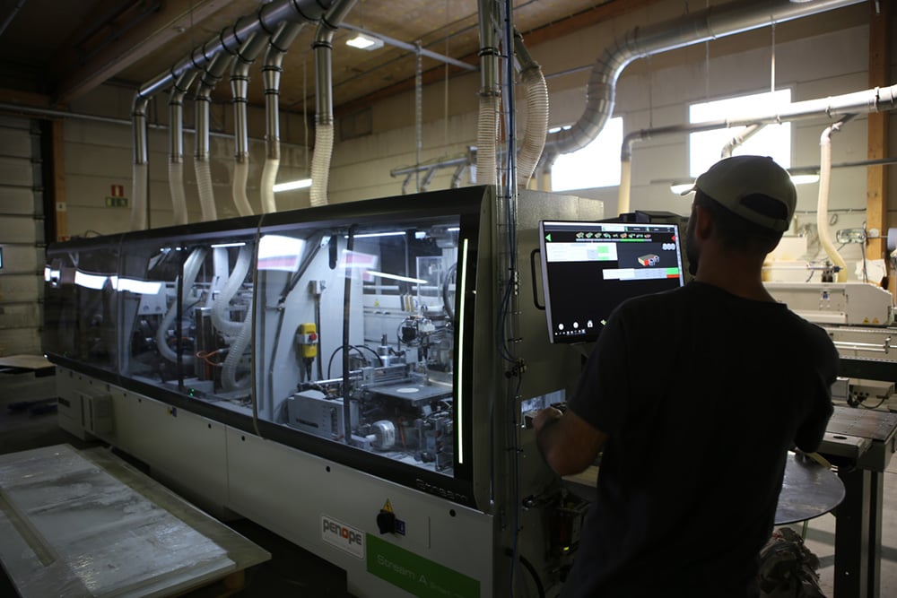 työntekijä - tehtaalla - automaatio-header