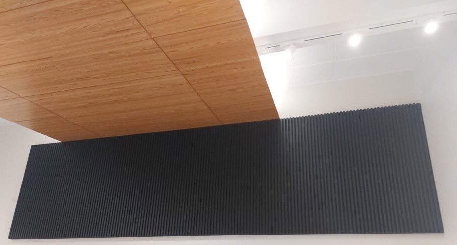 Outokummun kaupungintalo katto ja seinä