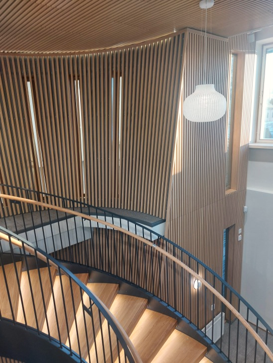 Portaikko ja rimaseinä